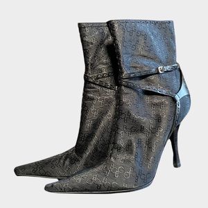 VINTAGE BCBG HEELED BOOTIES